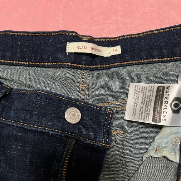 Levi's Size 14 Bootcut Dark Wash Jeans Like New! - Picture 4 of 8